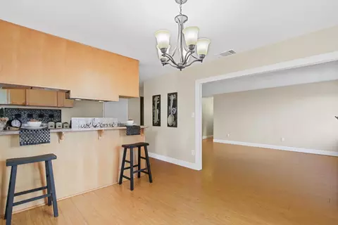 Dining - 912 Los Robles, Davis, CA 95618 photo 2 of 3