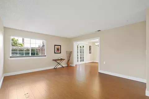 Living - 912 Los Robles, Davis, CA 95618 photo 3 of 4