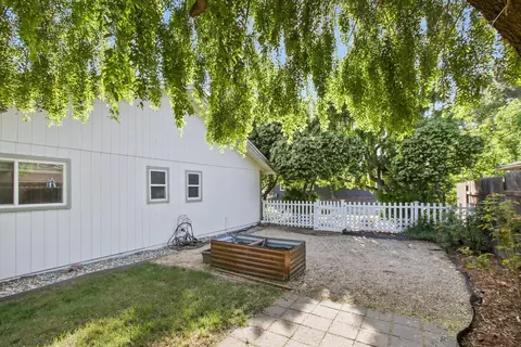 Exterior - 912 Los Robles, Davis, CA 95618 photo 7 of 15