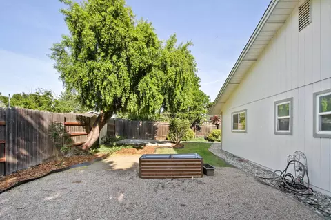 Exterior - 912 Los Robles, Davis, CA 95618 photo 9 of 15