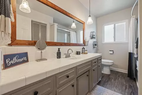 Bath - 1612 Angelene Dr, Modesto, CA 95355 photo 1 of 4