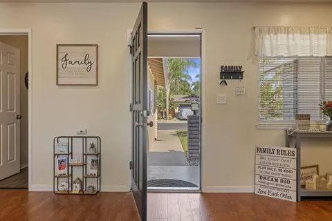 Entry Way - 1612 Angelene Dr, Modesto, CA 95355 photo 2 of 7