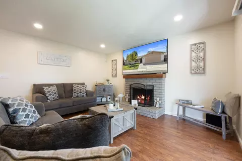 Living - 1612 Angelene Dr, Modesto, CA 95355 photo 2 of 3