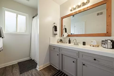 Bath - 1612 Angelene Dr, Modesto, CA 95355 photo 4 of 4