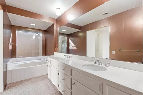 Bath - 1937 Bur Oak Dr, Modesto, CA 95354 photo 3 of 3