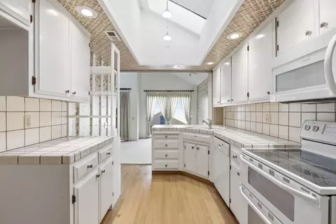 Kitchen - 1937 Bur Oak Dr, Modesto, CA 95354 photo 3 of 3