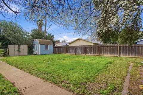 Exterior - 3221 Dublin Ave, Merced, CA 95340 photo 6 of 6