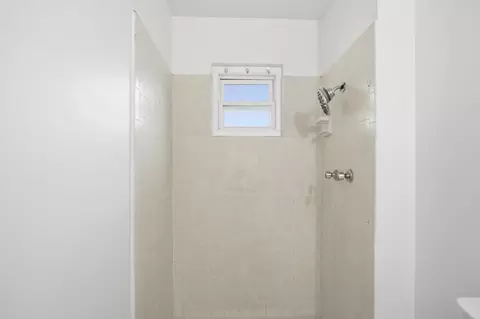 Bath - 3221 Dublin Ave, Merced, CA 95340 photo 3 of 3