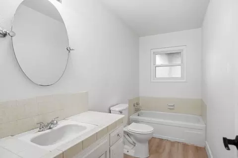 Bath - 3221 Dublin Ave, Merced, CA 95340 photo 1 of 3