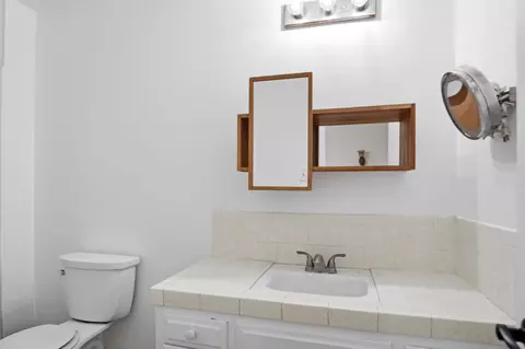 Bath - 3221 Dublin Ave, Merced, CA 95340 photo 2 of 3