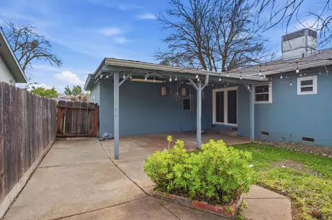 Exterior - 3221 Dublin Ave, Merced, CA 95340 photo 4 of 6