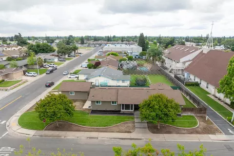 2211 California St, Escalon, CA 95320