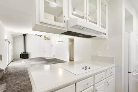 Kitchen - 5902 Oak Ave, Carmichael, CA 95608 photo 4 of 7