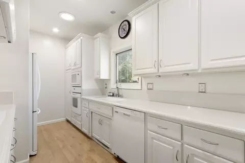 Kitchen - 5902 Oak Ave, Carmichael, CA 95608 photo 2 of 7