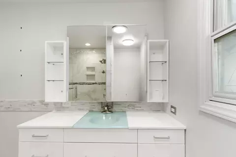 Bath - 5902 Oak Ave, Carmichael, CA 95608 photo 6 of 6