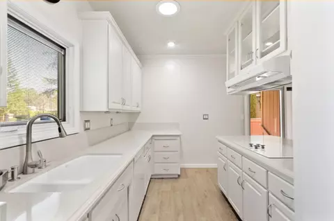 Kitchen - 5902 Oak Ave, Carmichael, CA 95608 photo 7 of 7