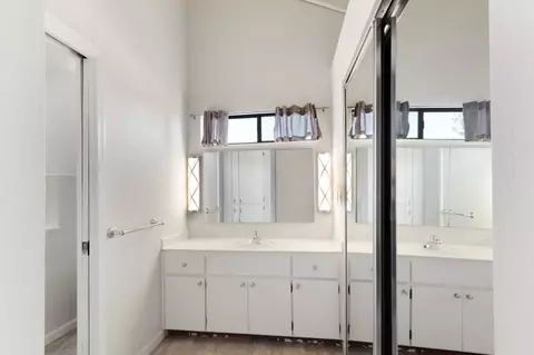 Bath - 5902 Oak Ave, Carmichael, CA 95608 photo 1 of 6