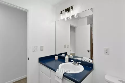 Bath - 4318 Cowell Blvd, Davis, CA 95618 photo 2 of 3