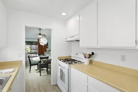 Kitchen - 4318 Cowell Blvd, Davis, CA 95618 photo 4 of 6
