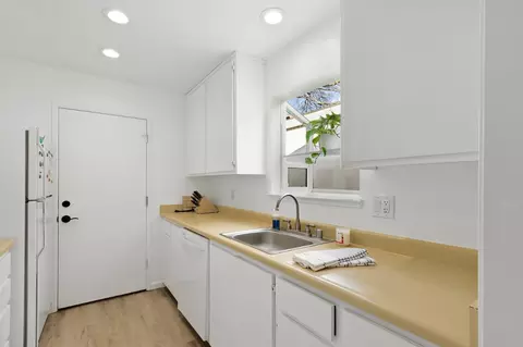 Kitchen - 4318 Cowell Blvd, Davis, CA 95618 photo 3 of 6
