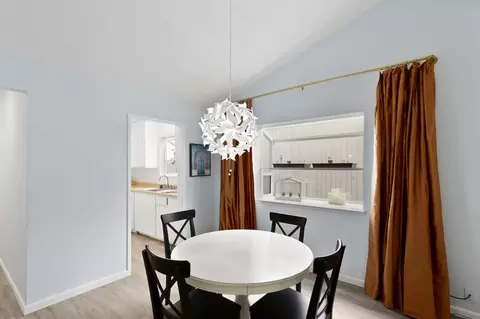 Dining - 4318 Cowell Blvd, Davis, CA 95618 photo 4 of 4