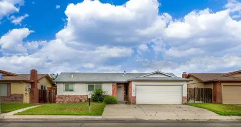 1244 W J St, Oakdale, CA 95361