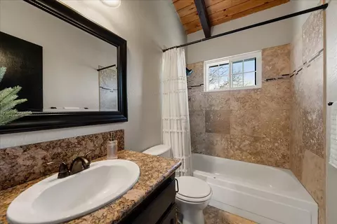 Bath - 1869 Wild Cat Ct, Cool, CA 95614 photo 2 of 4
