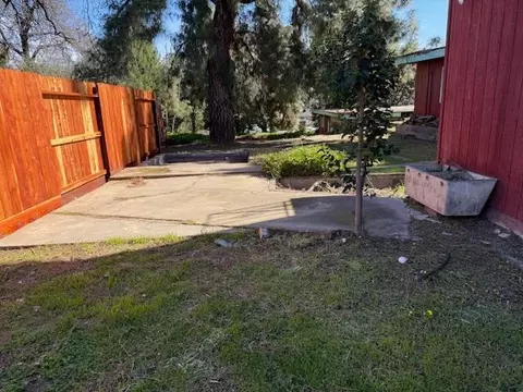 Exterior - 207 Lane St, Modesto, CA 95354 photo 5 of 9