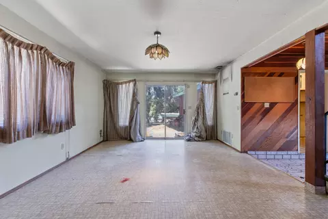 Living - 207 Lane St, Modesto, CA 95354 photo 6 of 7