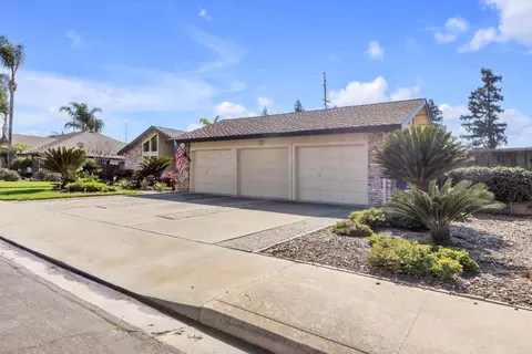 2504 Bridle Path Ln, Modesto, CA 95356 photo 2