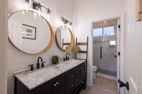 Bath - 336 Kristen Way, Ripon, CA 95366 photo 1 of 9