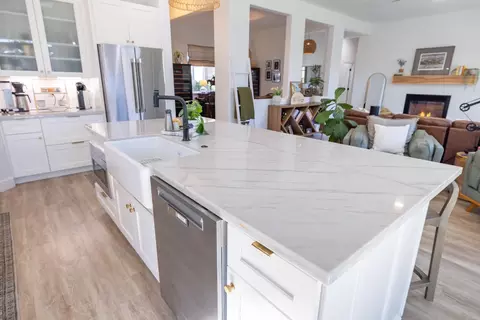 Kitchen - 336 Kristen Way, Ripon, CA 95366 photo 3 of 7