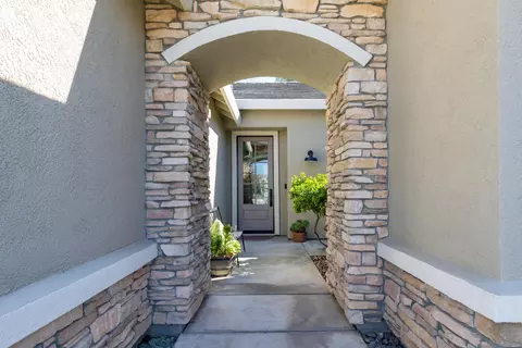 Entry Way - 336 Kristen Way, Ripon, CA 95366 photo 1 of 8