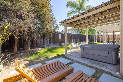 Exterior - 336 Kristen Way, Ripon, CA 95366 photo 5 of 15