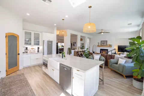 Kitchen - 336 Kristen Way, Ripon, CA 95366 photo 7 of 7