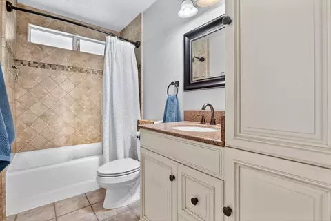 Bath - 1224 Glenbrook Way, Modesto, CA 95355 photo 5 of 5