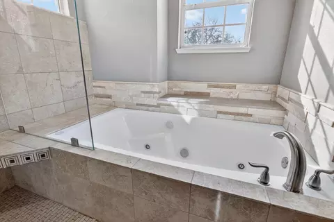 Bath - 1224 Glenbrook Way, Modesto, CA 95355 photo 4 of 5