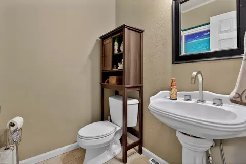Bath - 1224 Glenbrook Way, Modesto, CA 95355 photo 2 of 5