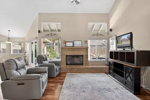 Living - 1224 Glenbrook Way, Modesto, CA 95355 photo 2 of 4