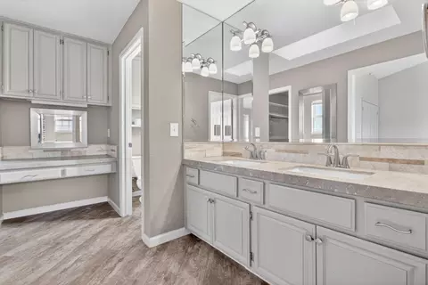 Bath - 1224 Glenbrook Way, Modesto, CA 95355 photo 3 of 5
