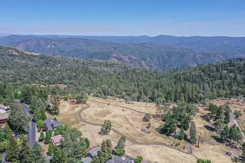 View/Area - 1140 Fairway Ct, Murphys, CA 95247 photo 3 of 5