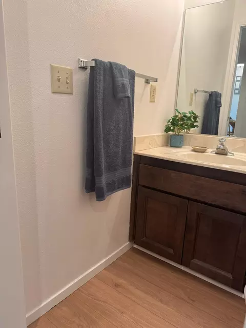 Bath - 1140 Fairway Ct, Murphys, CA 95247 photo 1 of 3