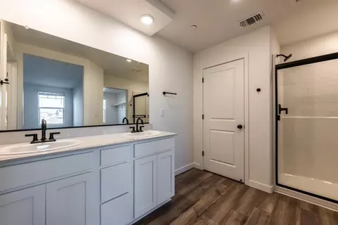 Bath - 4626 Sami Jo Dr, Merced, CA 95348 photo 1 of 1