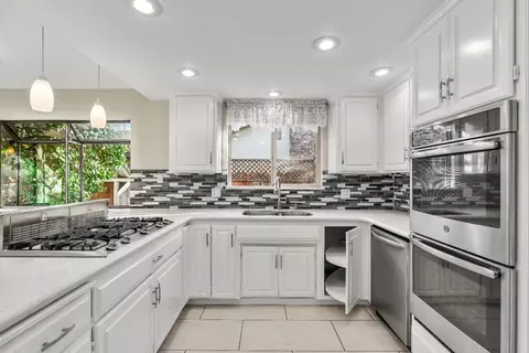 Kitchen - 3809 Marigold Ln, Modesto, CA 95356 photo 3 of 8
