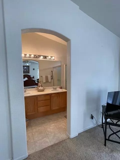 Bath - 196 Dyer Ave, Manteca, CA 95336 photo 2 of 3