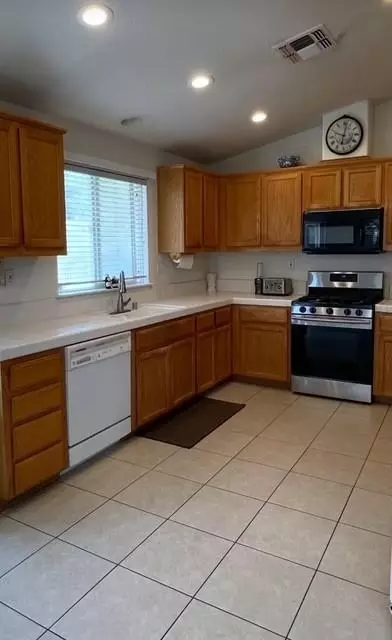 Kitchen - 196 Dyer Ave, Manteca, CA 95336 photo 2 of 2