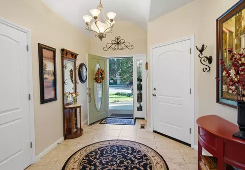 Entry Way - 11818 Upper Circle Dr, Grass Valley, CA 95949 photo 3 of 4