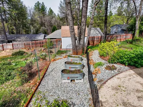 Exterior - 11818 Upper Circle Dr, Grass Valley, CA 95949 photo 4 of 14