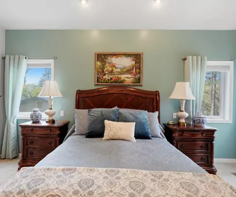 Bedroom - 11818 Upper Circle Dr, Grass Valley, CA 95949 photo 4 of 5