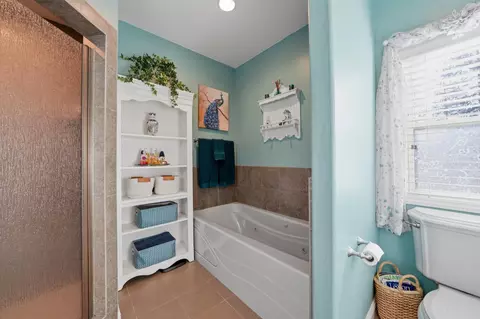 Bath - 11818 Upper Circle Dr, Grass Valley, CA 95949 photo 3 of 6